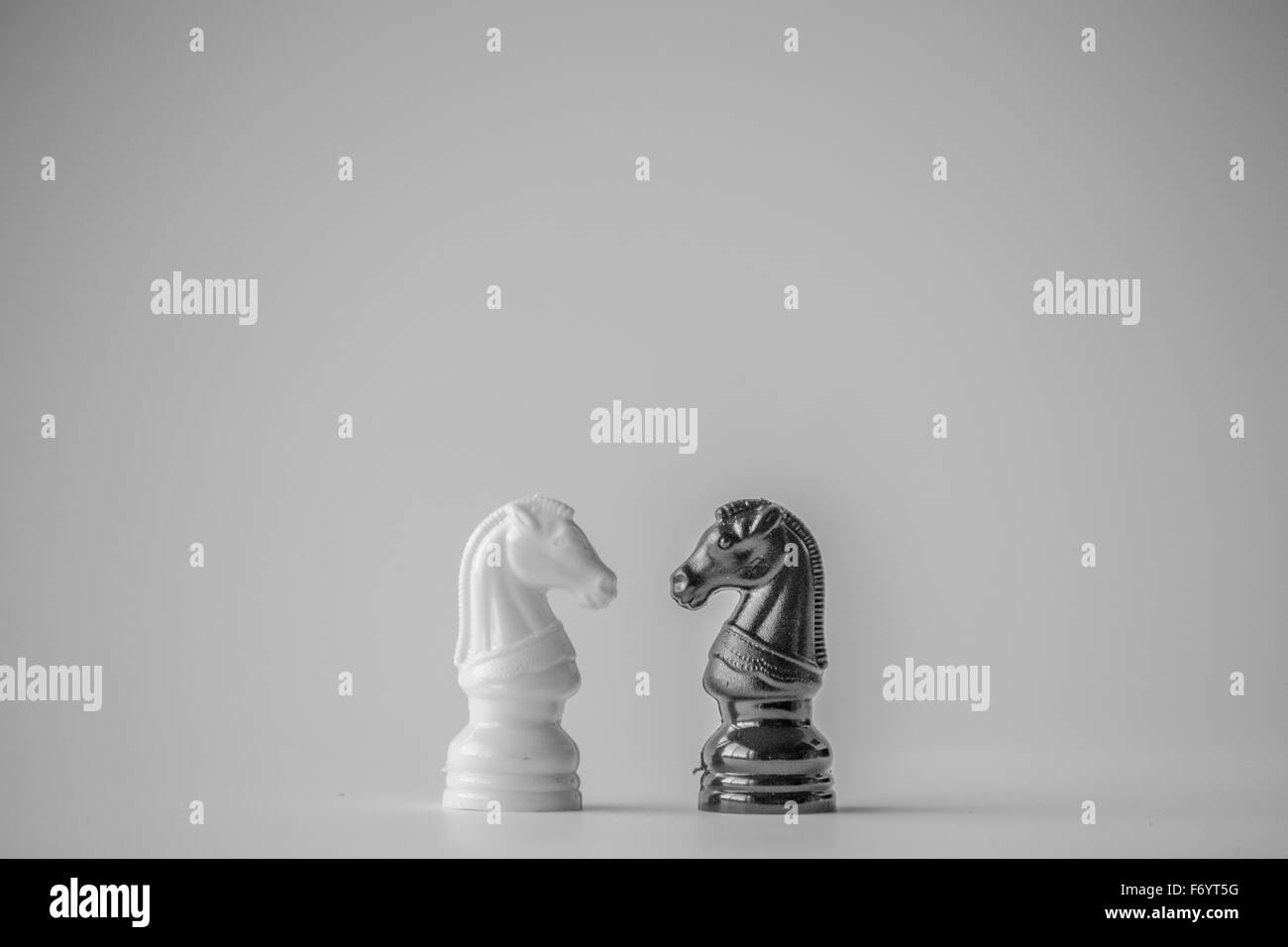 Chess est un jeu de stratégie et d'intelligence, en provenance de l'Inde qui se joue entre deux personnes sur un échiquier Banque D'Images