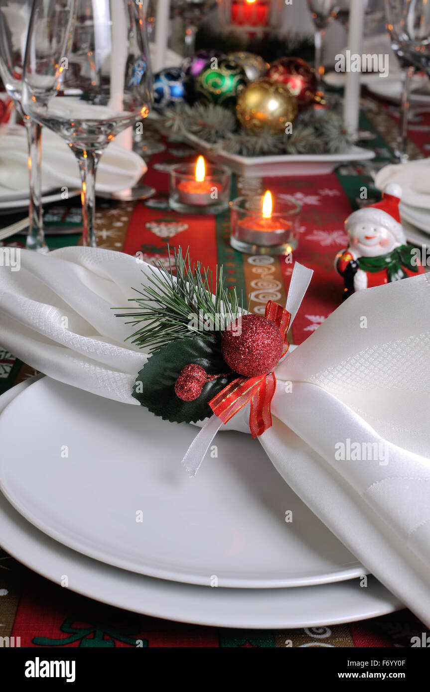 Serviette pliée décoratif sur la table de Noël Banque D'Images