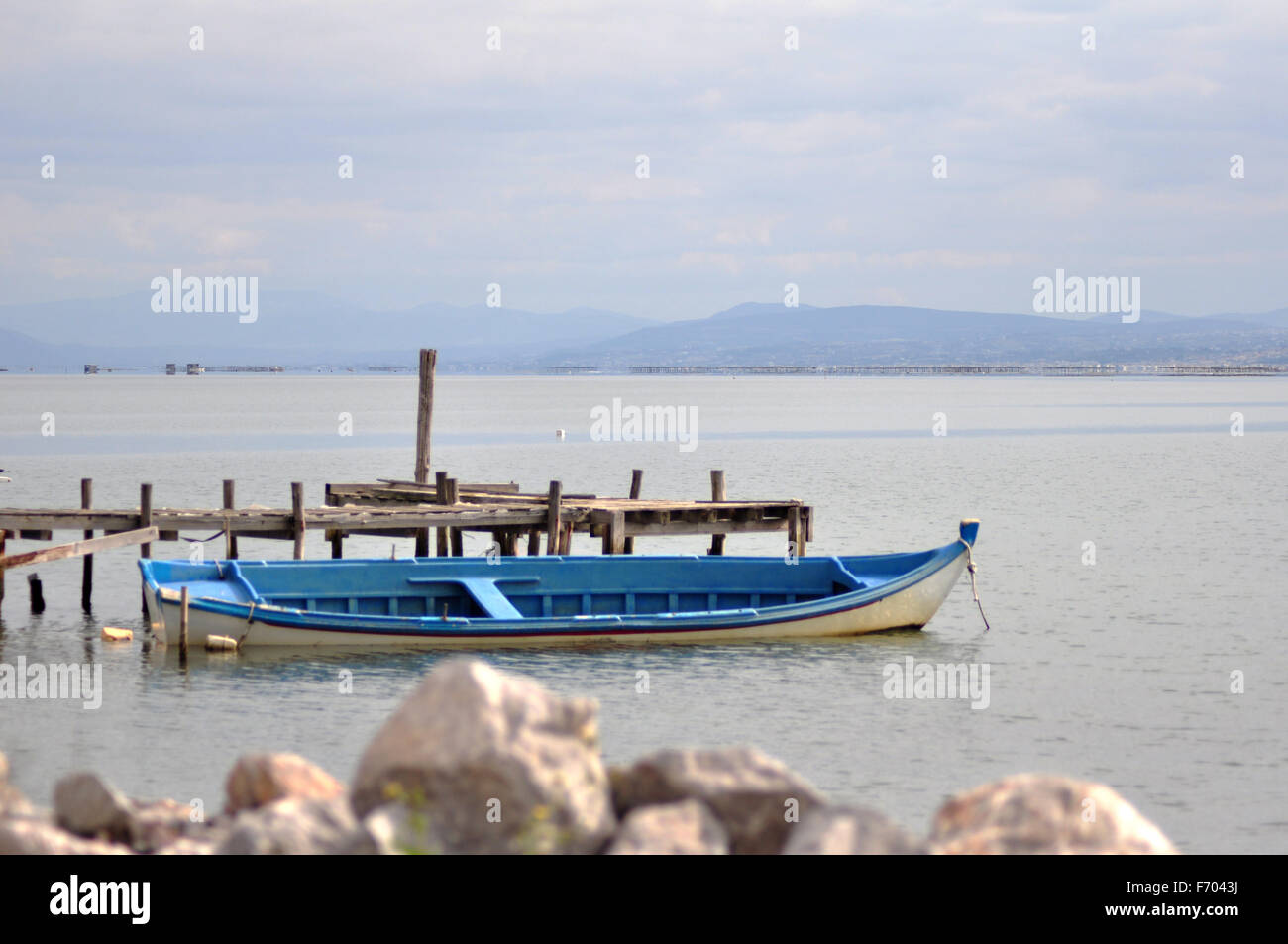 Bateau de pêche en bois attachés à quai Banque D'Images