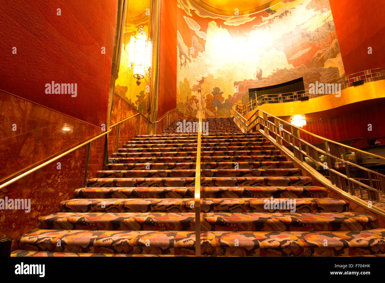 Voir l'historique de l'escalier à Radio City Music Hall de New York City Banque D'Images