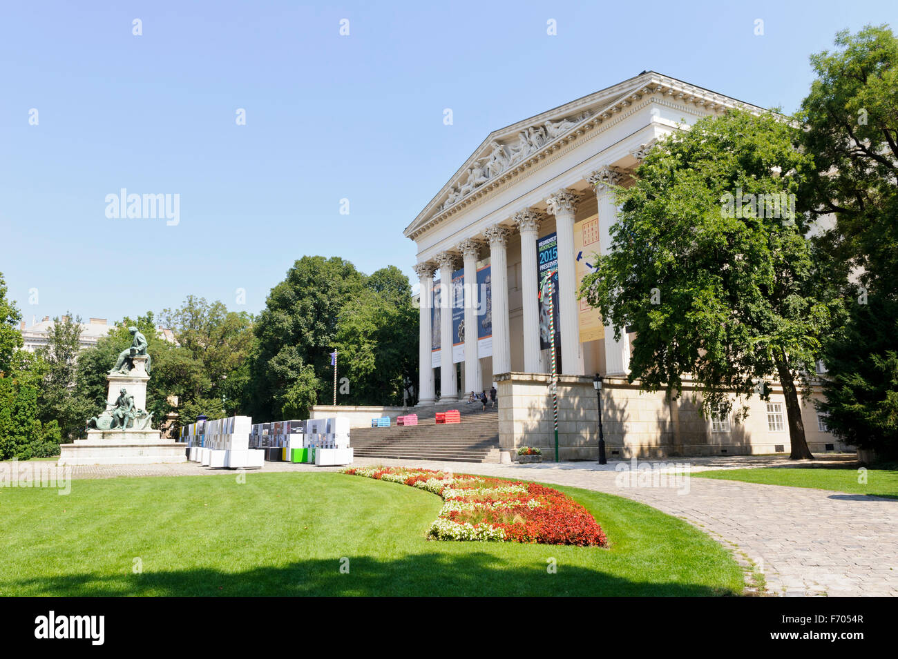 La façade de la musée national hongrois à Budapest, Hongrie. Banque D'Images