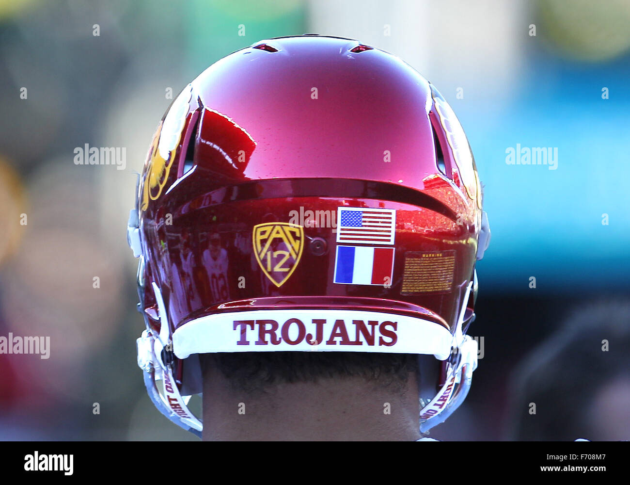 Autzen Stadium, Eugene, OR, USA. 21 Nov, 2015. L'honneur les USC Trojans Paris tragédie pour la NCAA football match entre les canards et les USC Trojans à Autzen Stadium, Eugene, OR. Larry C. Lawson/CSM/Alamy Live News Banque D'Images