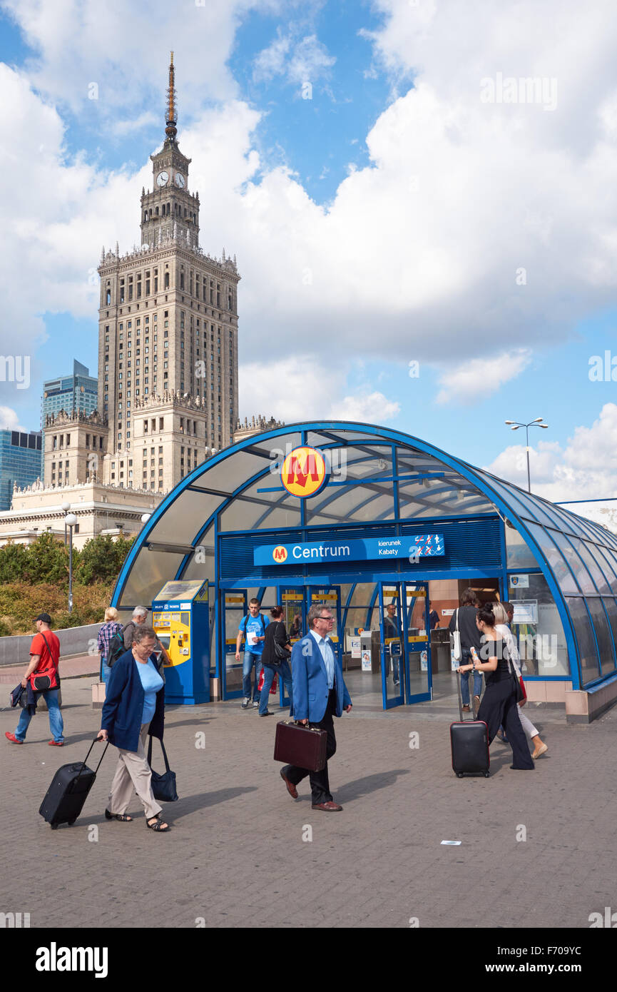 Entrée de la station de métro Centrum Varsovie à Varsovie, Pologne Banque D'Images