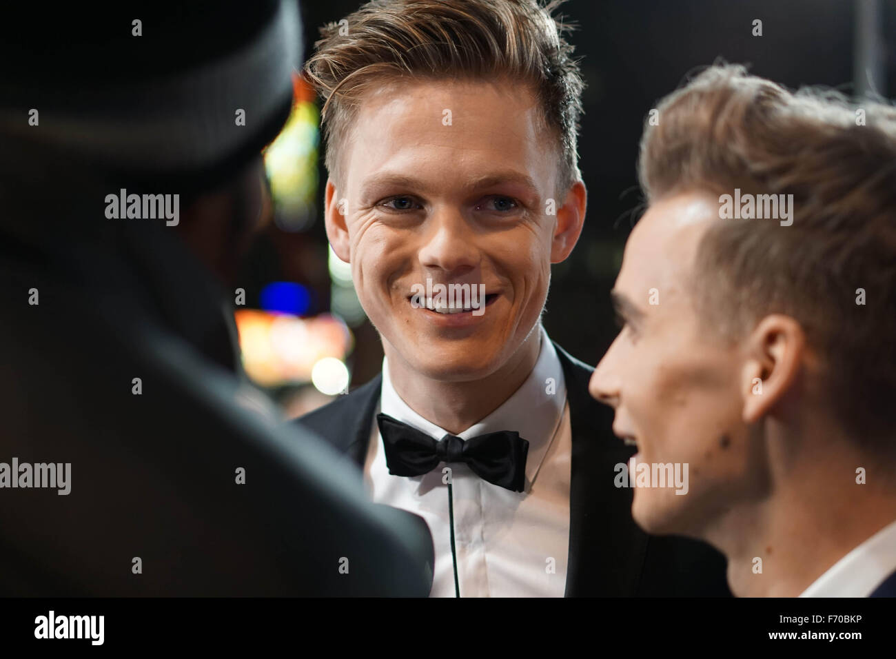 Londres, Royaume-Uni. 22 novembre, 2015. Joe Sugg , Caspar Lee assiste à la première mondiale de Joe & Caspar prend la route à l'Empire, Leicester Square, Londres. Credit : Voir Li/Alamy Live News Banque D'Images