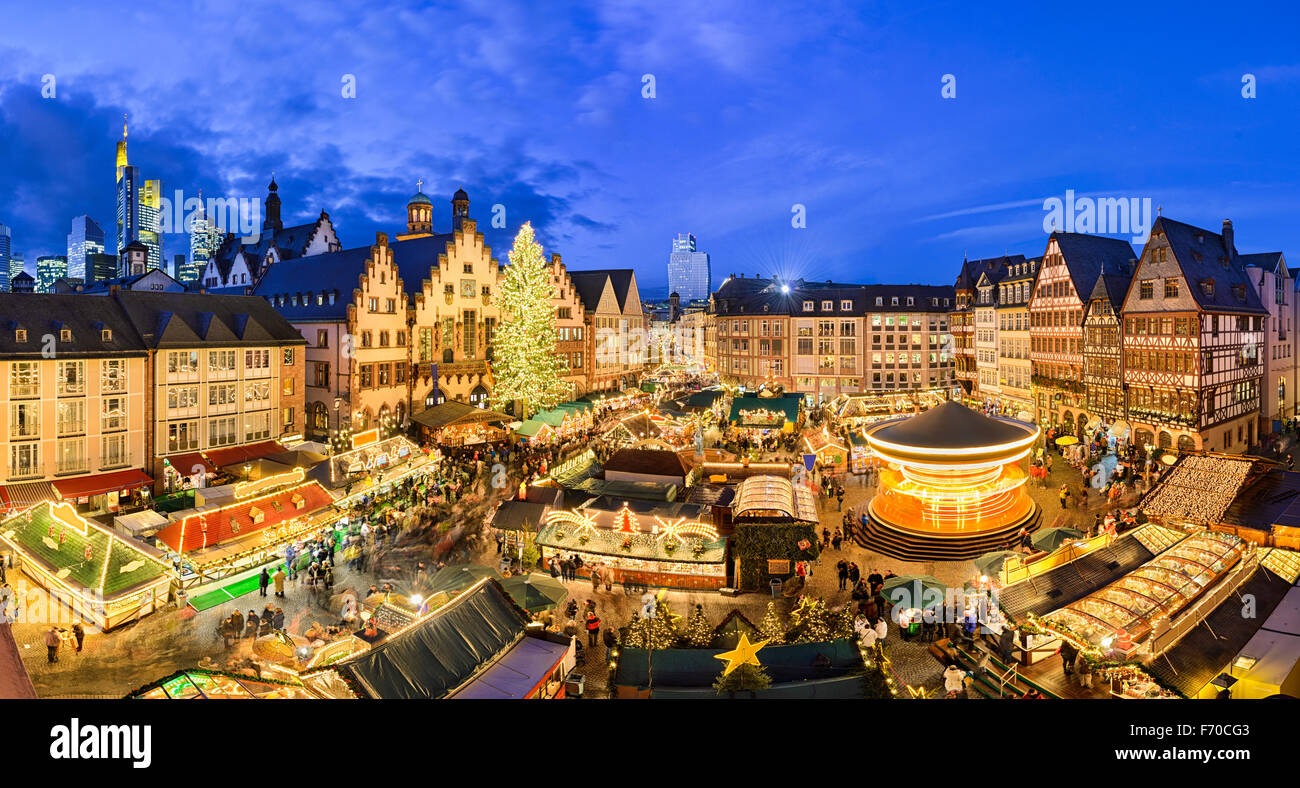 Marché de Noël à Francfort, Allemagne la nuit Banque D'Images