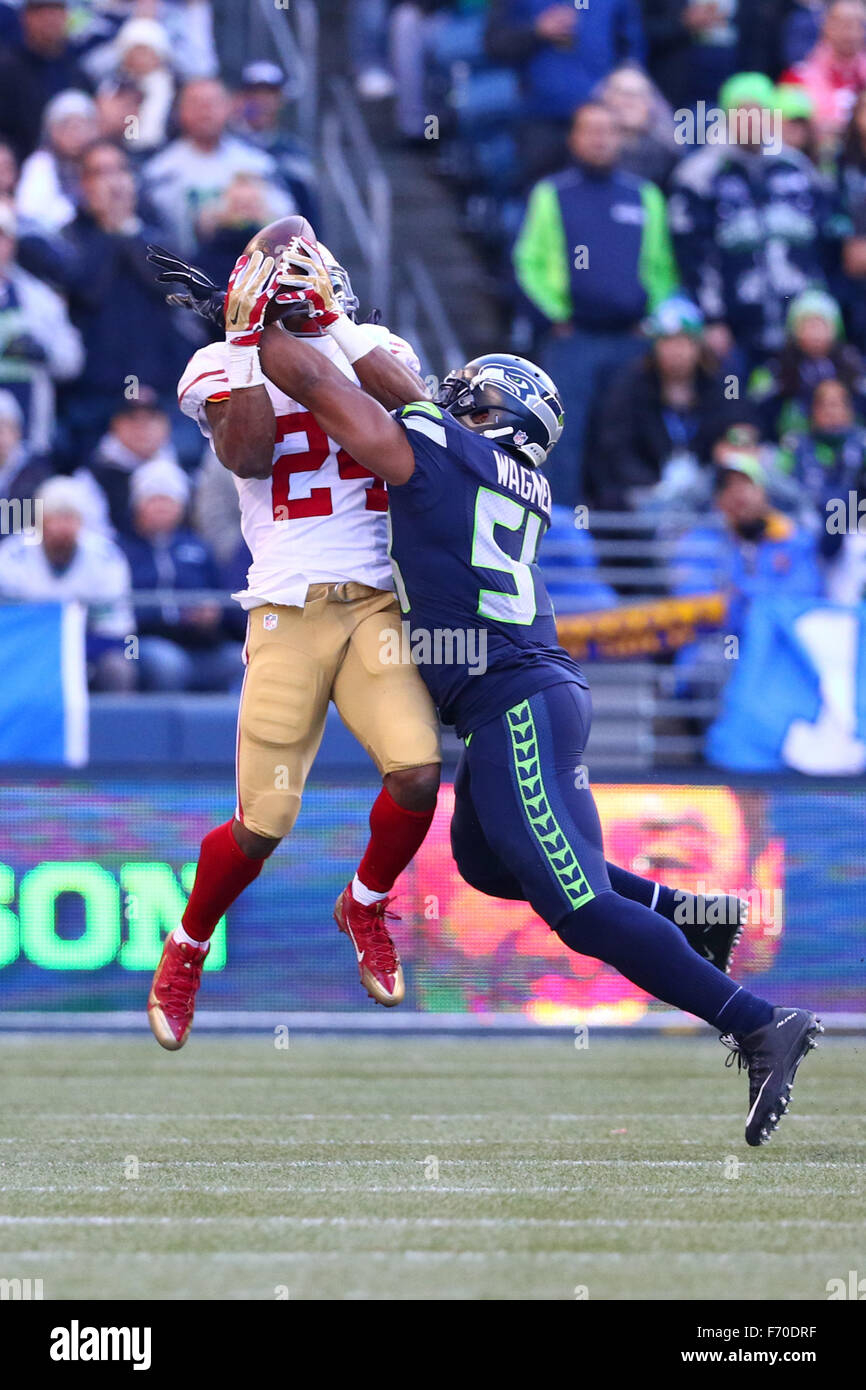 Seattle, USA. 22 novembre, 2015. Seattle Seahawks linebacker Bobby Wagner (54) s'arrête une note destinée à San Francisco 49ers en marche arrière Shaun Draughn (24) lors d'un match entre les San Francisco 49ers et les Seahawks de Seattle à CenturyLink Field à Seattle, WA, le 22 novembre 2015. Les Seahawks a gagné 29-13. Credit : Cal Sport Media/Alamy Live News Banque D'Images