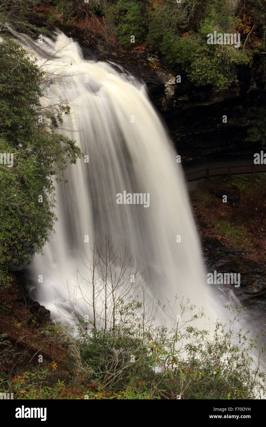 Scenic Dry Falls dans la forêt nationale de Nantahala, Caroline du Nord. Banque D'Images