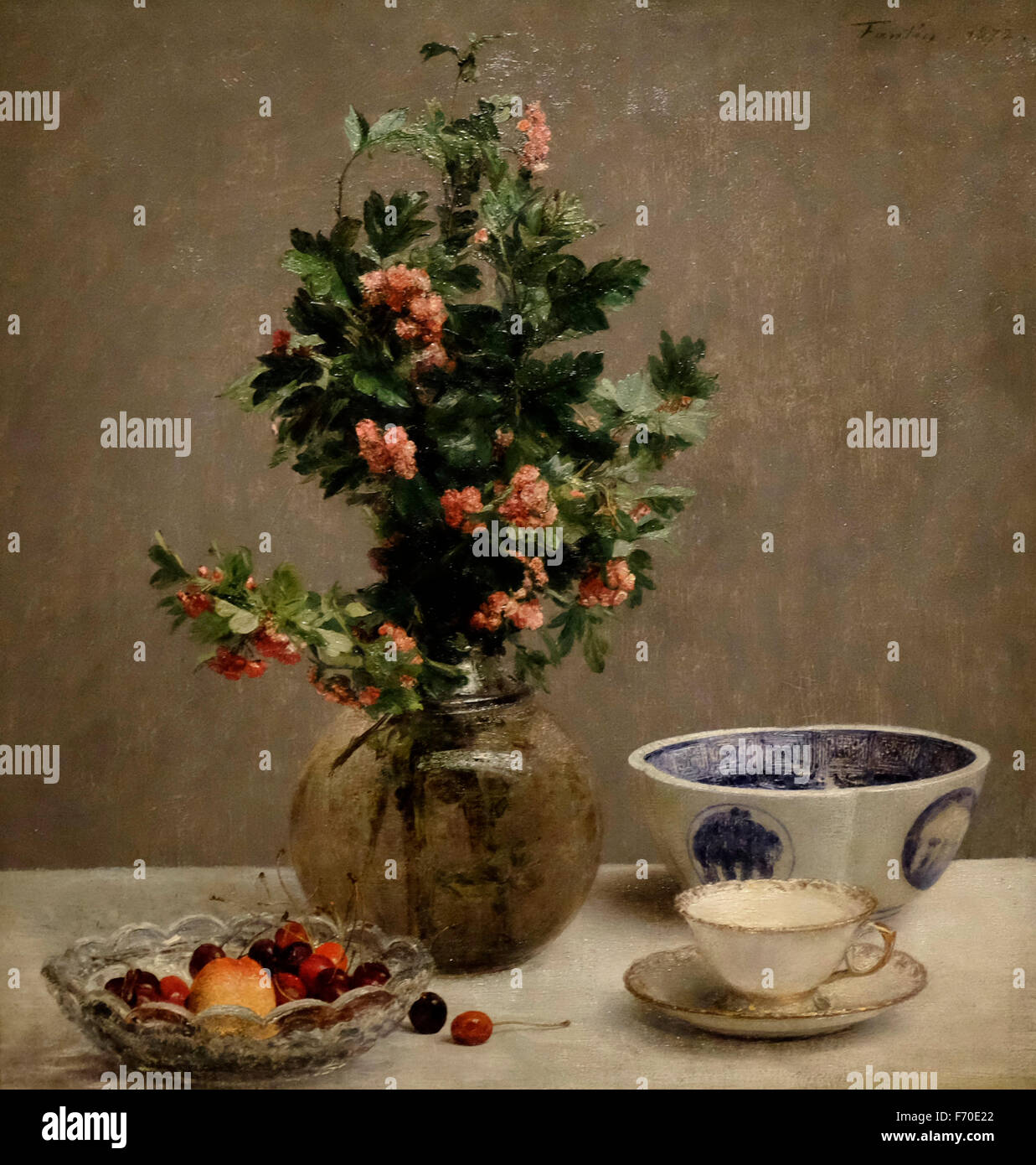 Nature morte avec un vase d'aubépine, Bol de cerises, Bol japonais et une tasse et soucoupe - Henri Fantin Latour - 1872 Banque D'Images
