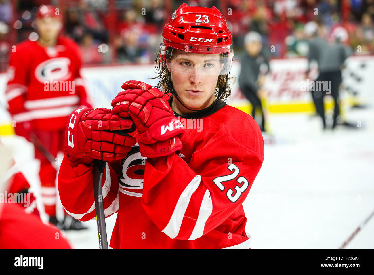 6 novembre 2015 - Raleigh, Caroline du Nord, États-Unis - les Hurricanes de la Caroline de la LNH au cours de McGinn Brock match entre les Stars de Dallas et les Hurricanes de la Caroline au PNC Arena. (Crédit Image : © Andy Martin fils via Zuma sur le fil) Banque D'Images