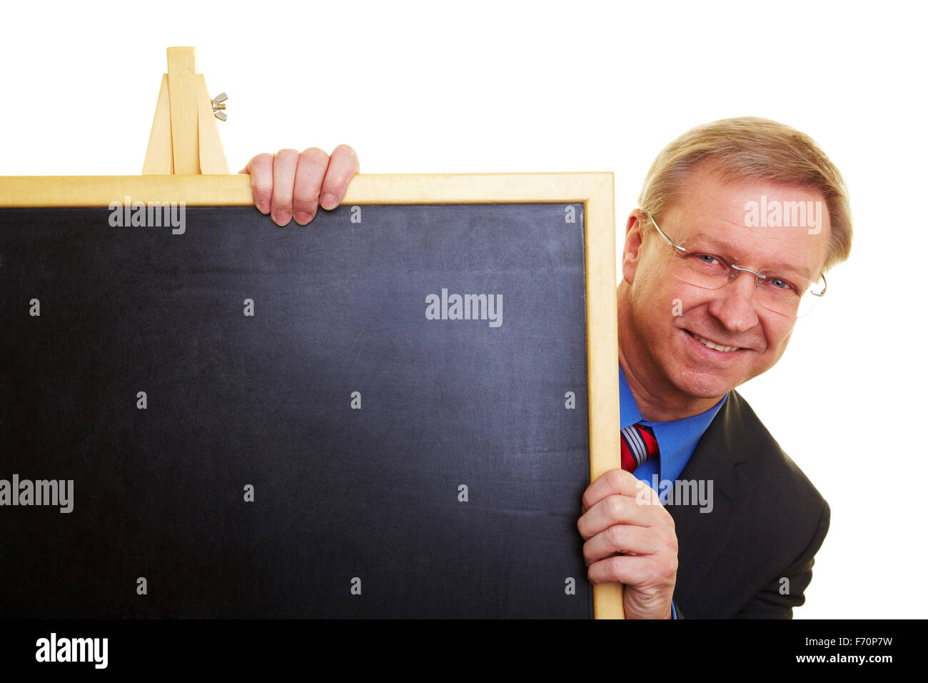 Senior businessman en costume derrière un tableau Banque D'Images
