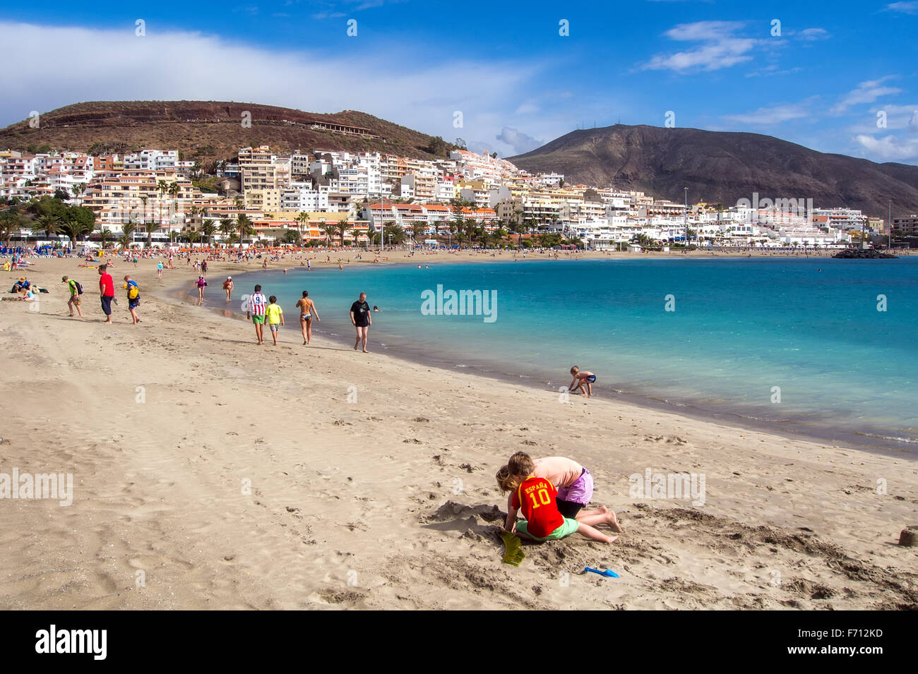 Les gens se détendre sur la plage de Las Americas Banque D'Images