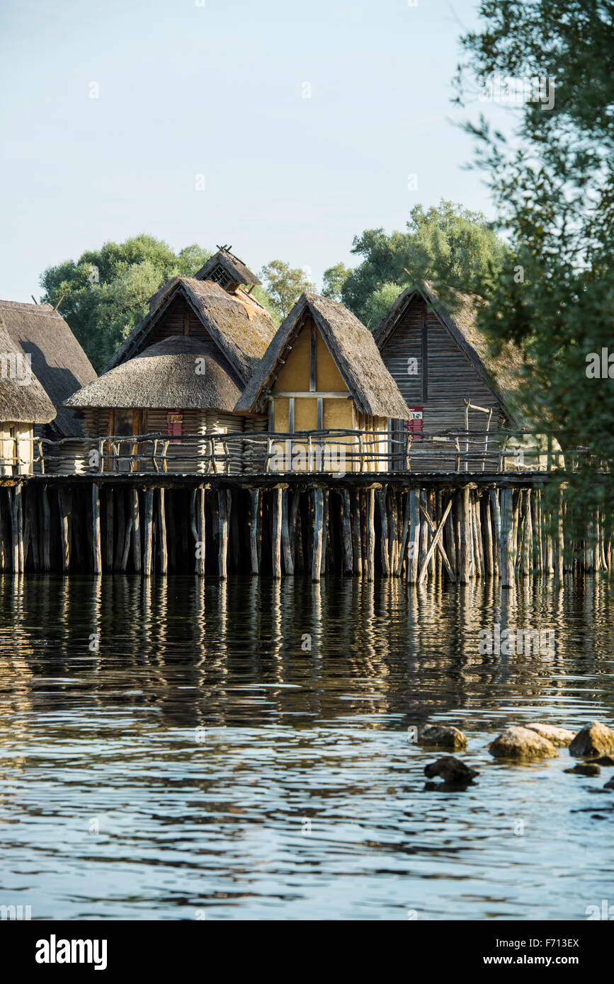 Des maisons sur pilotis, habitation Unteruhldingen pile-museum, Site du patrimoine mondial de l'UNESCO, le lac de Constance, Bade-Wurtemberg, Allemagne Banque D'Images