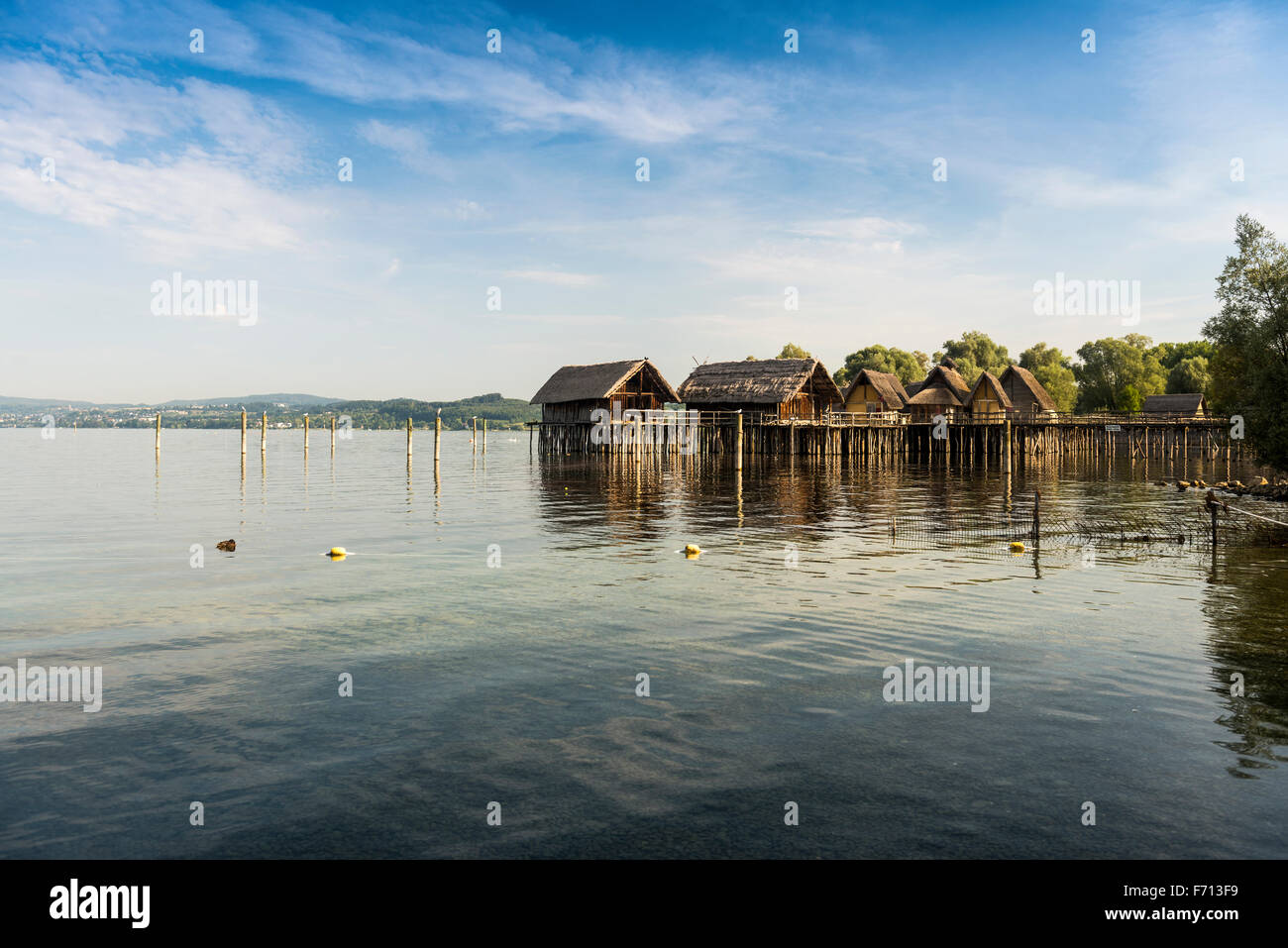 Des maisons sur pilotis, habitation Unteruhldingen pile-museum, Site du patrimoine mondial de l'UNESCO, le lac de Constance, Bade-Wurtemberg, Allemagne Banque D'Images