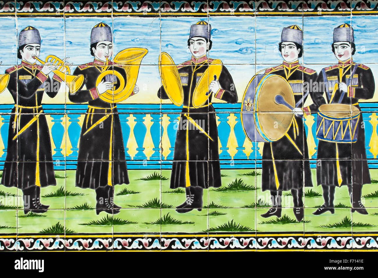 Musique live, mural, carreaux émaillés, le Golestan Palace, Téhéran, Iran Banque D'Images