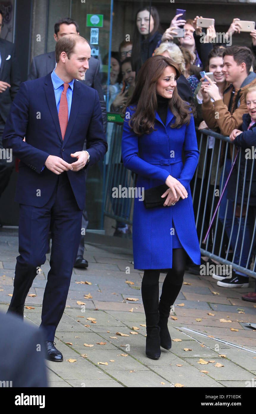 Le duc et la duchesse de Cambridge, également connu sous le nom de Comte et comtesse de Strathearn en Ecosse, font leur première visite officielle à Dundee avec une journée complète d'engagements. Au départ de Dundee Repertory Theatre comprend : le Prince William, duc de Cambridge, C Banque D'Images