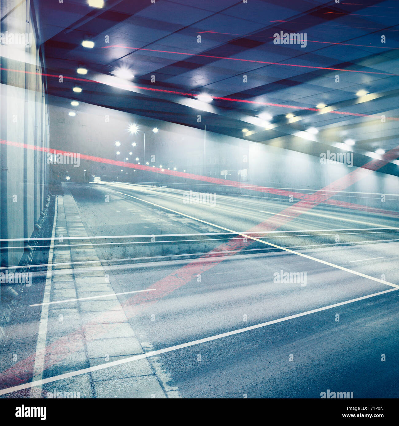 Résumé Contexte L'exposition multiples. Les formes architecturales, les lignes de la route. Banque D'Images