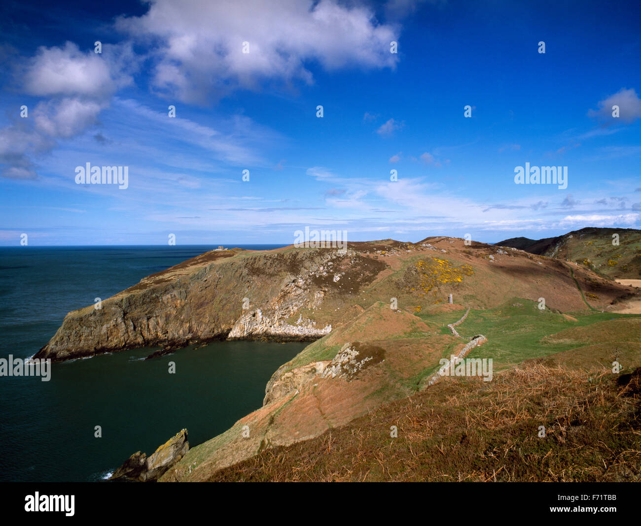 L'Âge du Fer Gynfor ddin fort promontoire, Anglesey, au nord du Pays de Galles, Royaume-Uni Banque D'Images