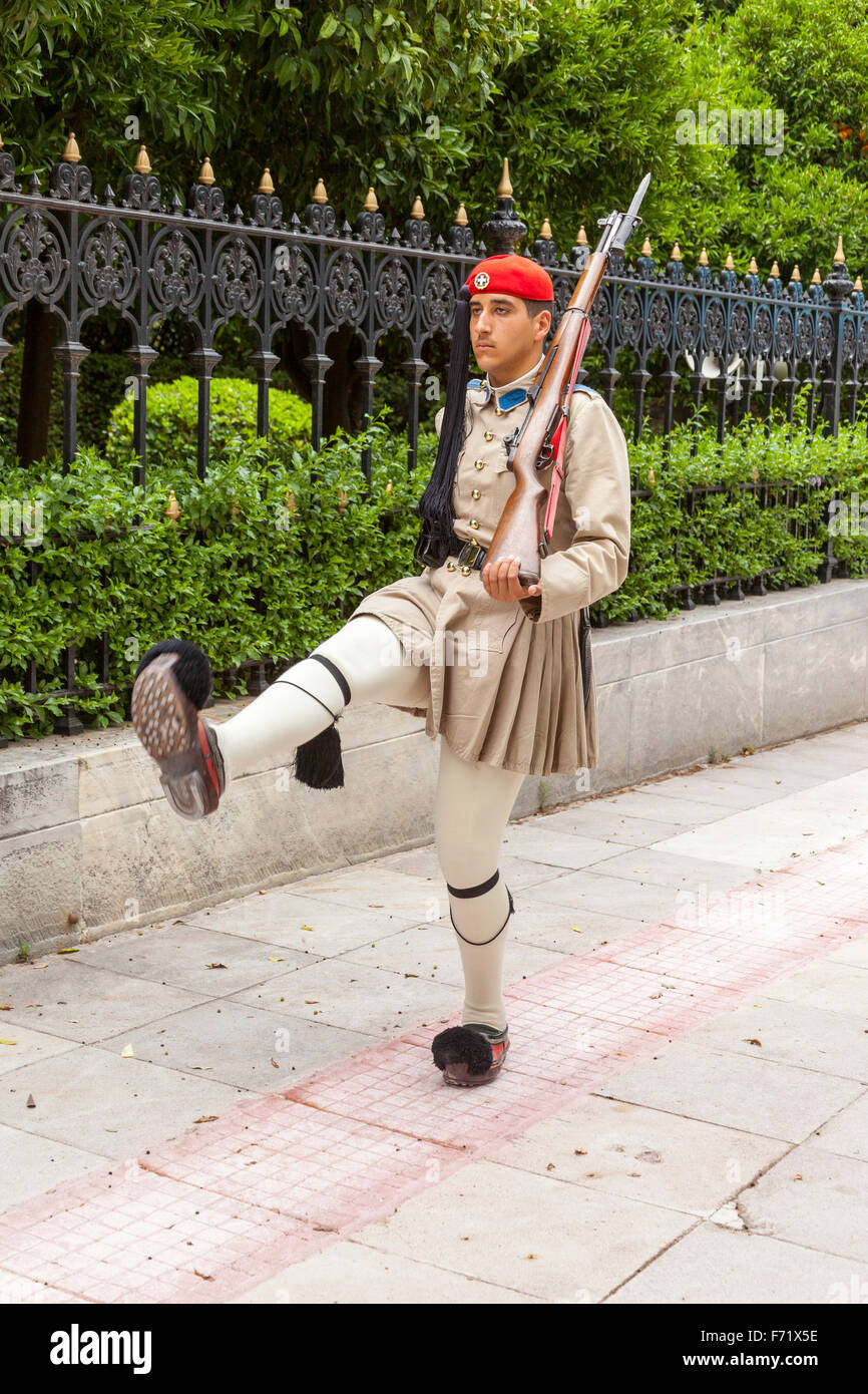 Soldat grec, un Evzone, devant le palais présidentiel, Athènes, Grèce Banque D'Images