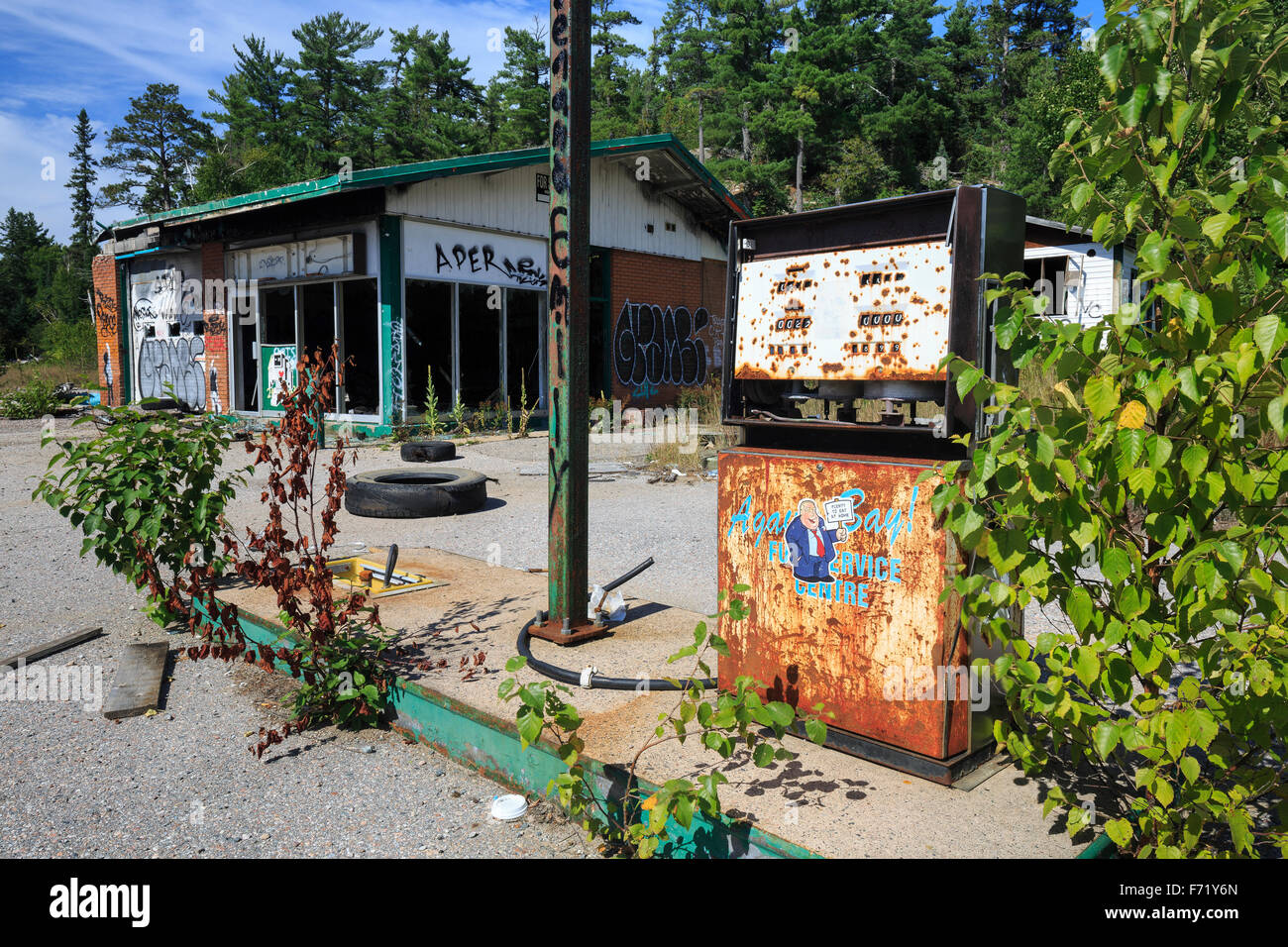 La station d'essence abandonnés, nord-ouest de l'Ontario, Canada Banque D'Images