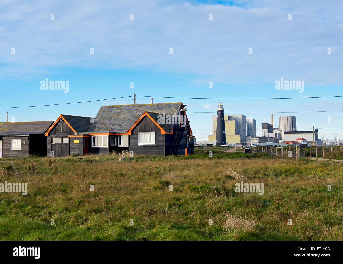 Chalet en bois et énergie nucléaire, Dungeness, Kent, Angleterre, Royaume-Uni Banque D'Images