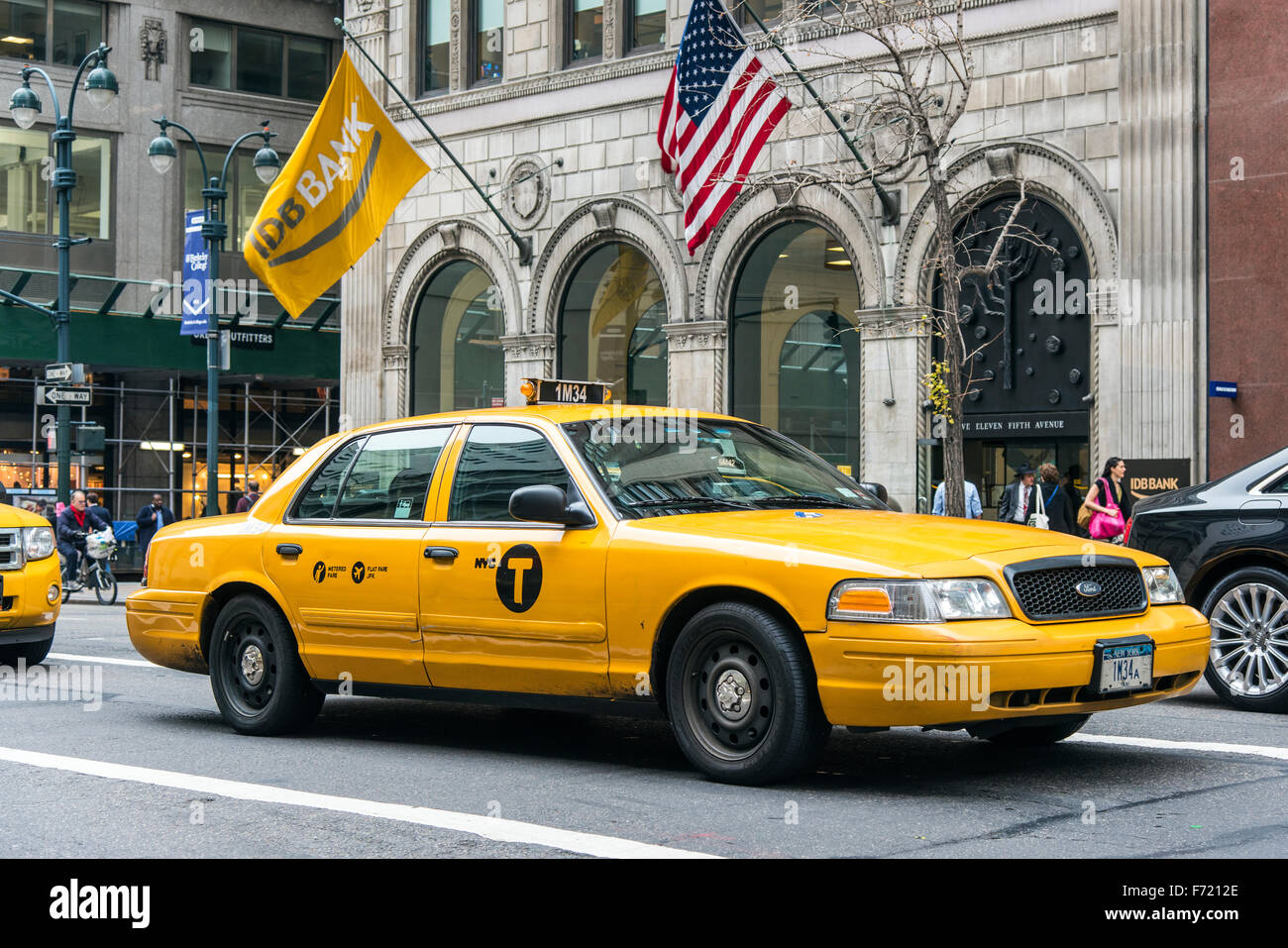 Yellow taxi cab, Cinquième Avenue, Manhattan, New York, USA Photo Stock