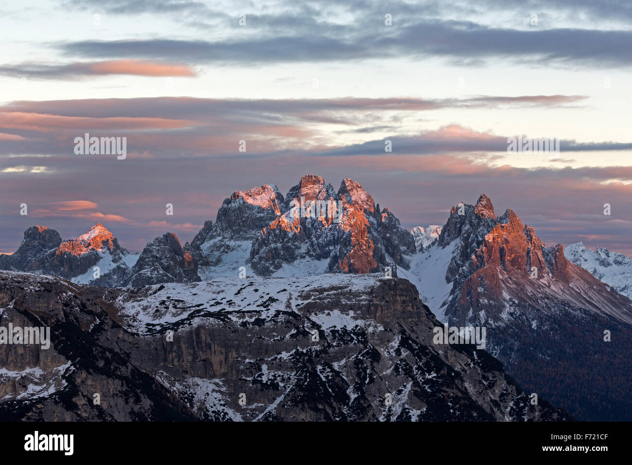 Chaîne de montagne Cadini di Misurina à la dernière lumière, Dolomiten, province du Tyrol du Sud, Italie, Europe Banque D'Images