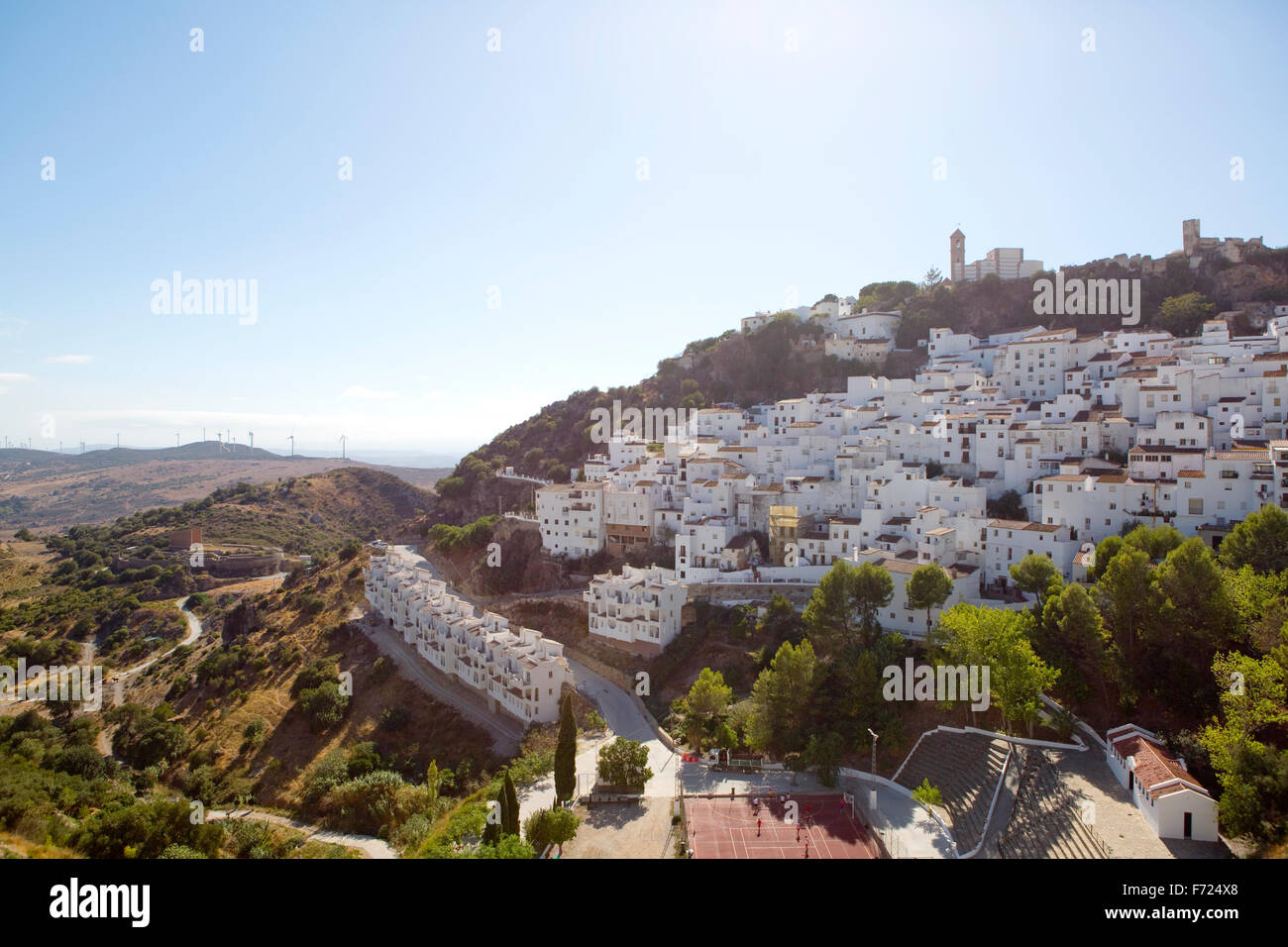 Le joli village de Casares, Andalousie, espagne. Banque D'Images