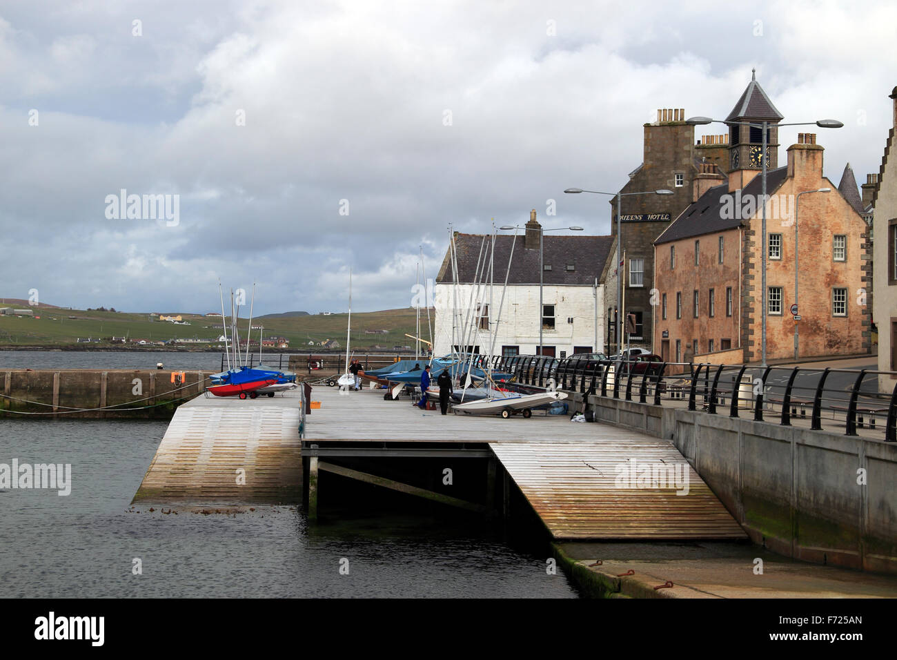 Station de sauvetage de la RNLI et Queens Hotel waterfront Lerwick Shetland Islands Scotland UK Banque D'Images