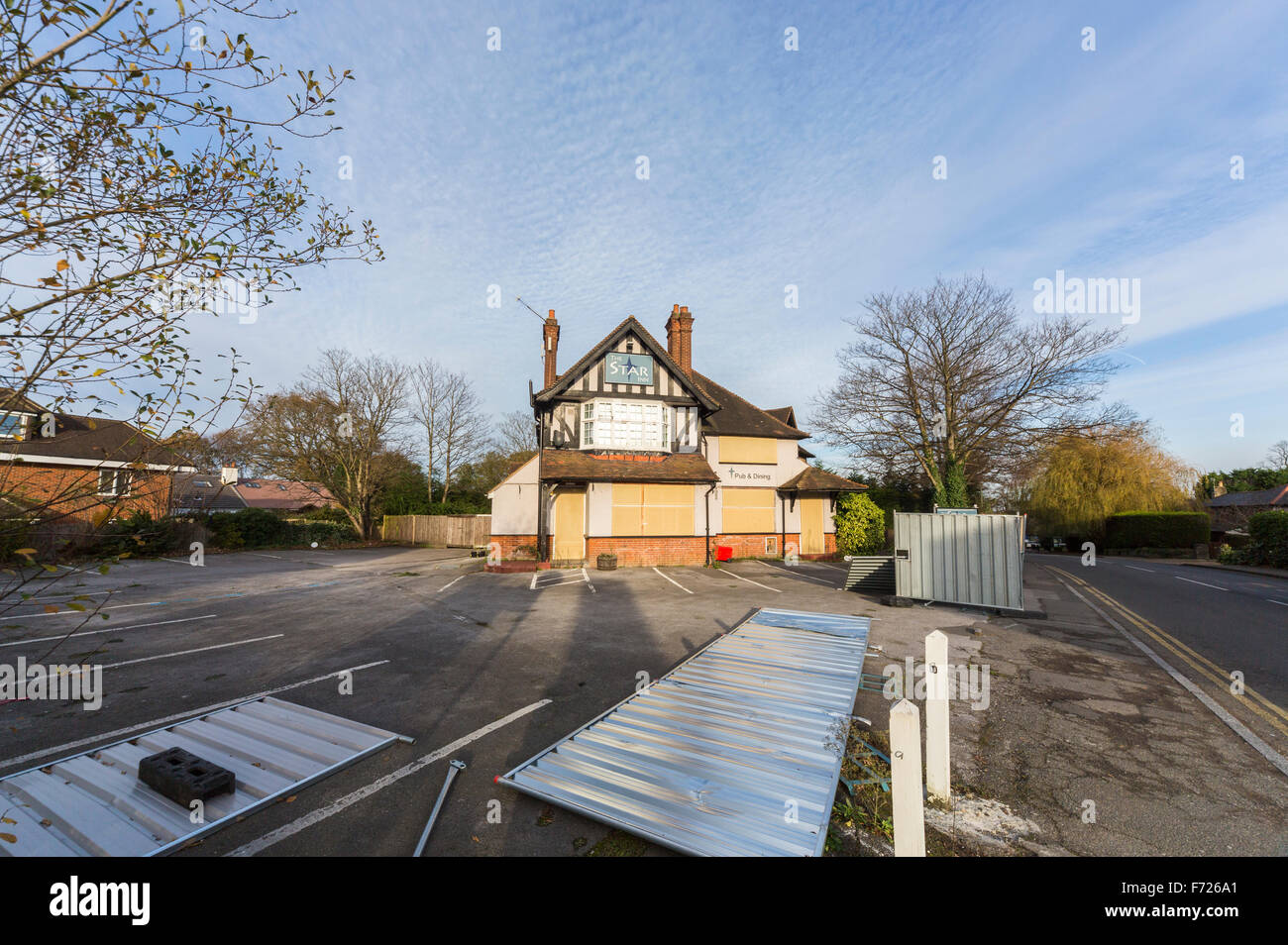 Le Star Inn public house, fermé, un pub placardées à Woking, Surrey, UK en attente de réaménagement Banque D'Images