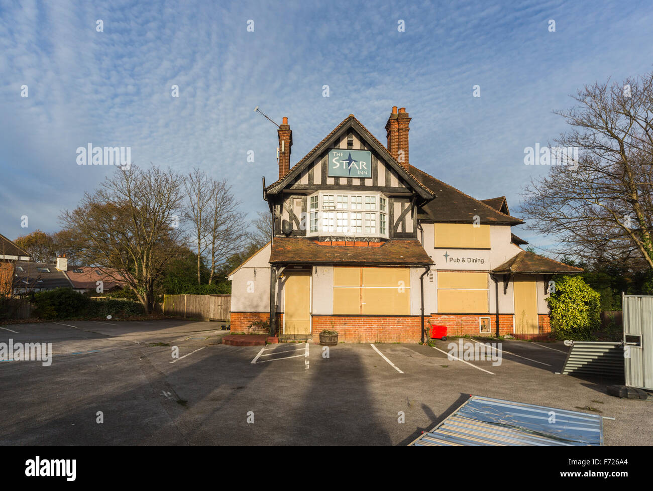 Le Star Inn public house, fermé, un pub placardées à Woking, Surrey, UK en attente de réaménagement Banque D'Images