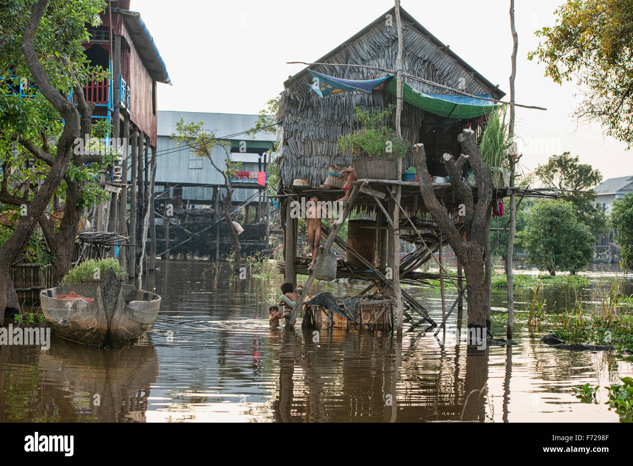 Le village flottant de KOMPONG PHLUK près de Siem Reap, Cambodge Banque D'Images