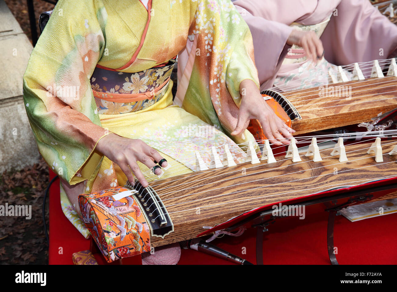 Traditionnelle japonaise koto (instrument de musique traditionnel japonais) Banque D'Images