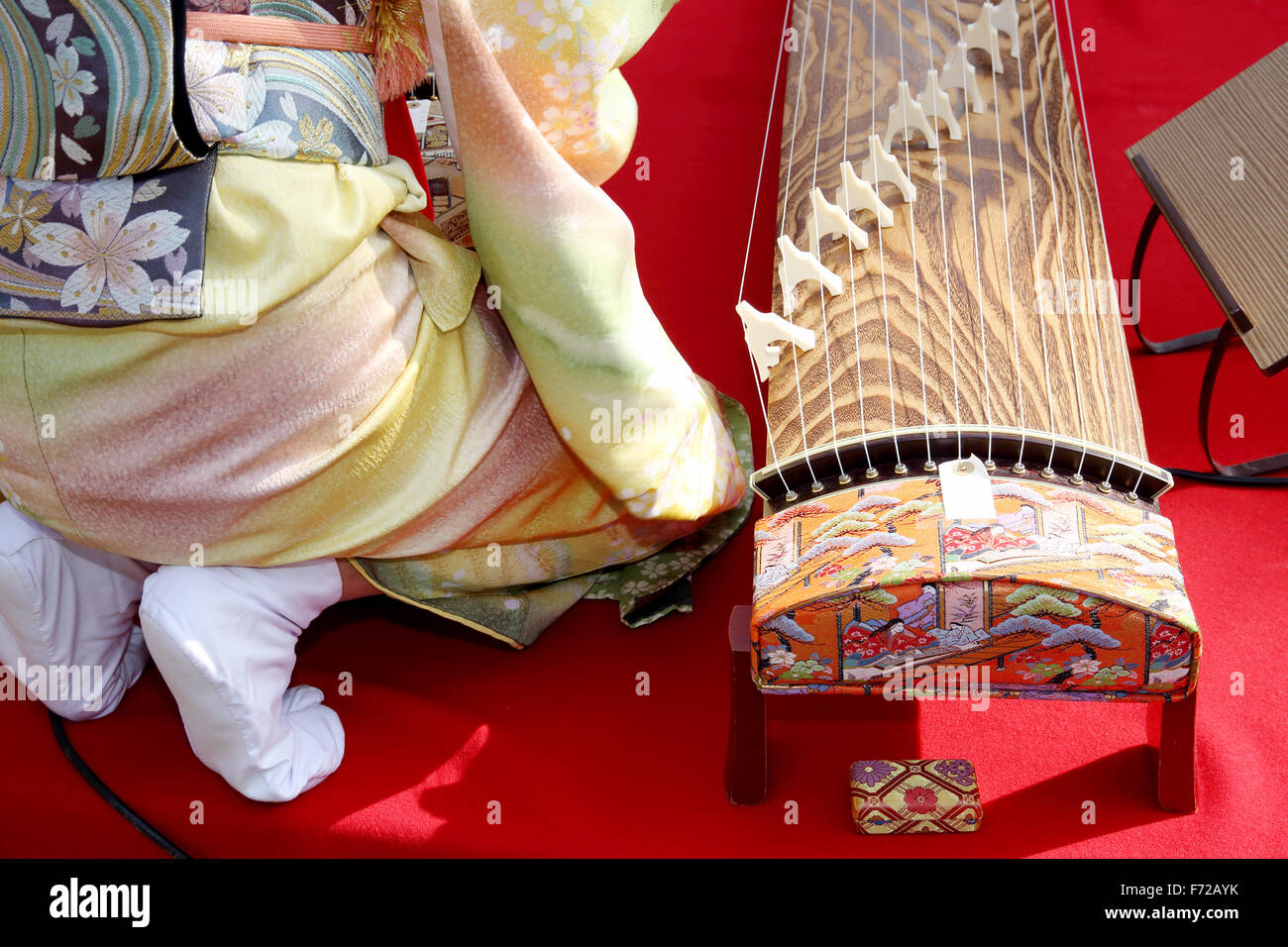 Traditionnelle japonaise koto (instrument de musique traditionnel