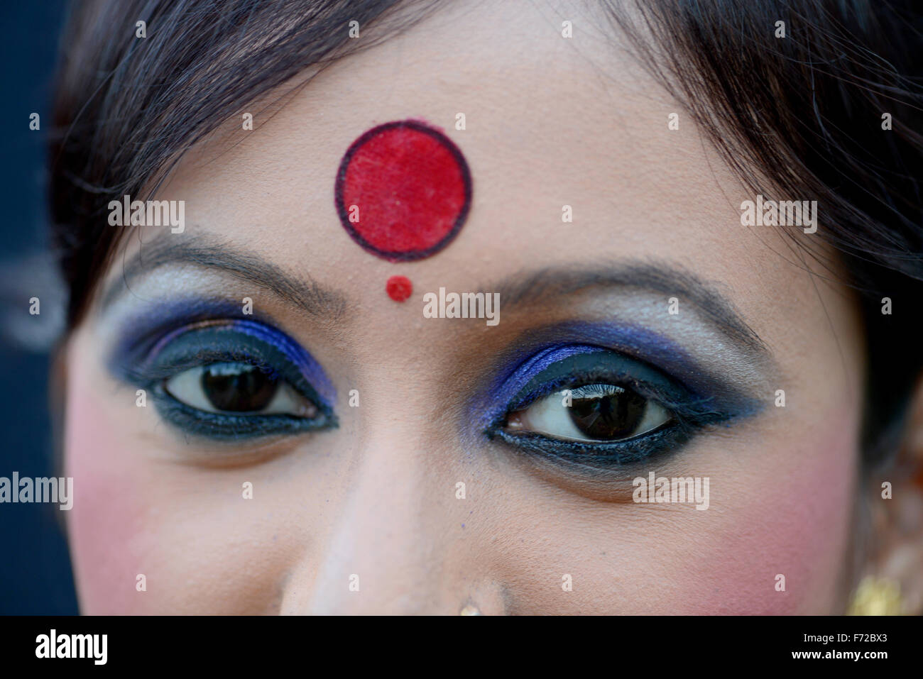 Front rouge bindi, femme yeux, inde, asie, MR#786 Banque D'Images