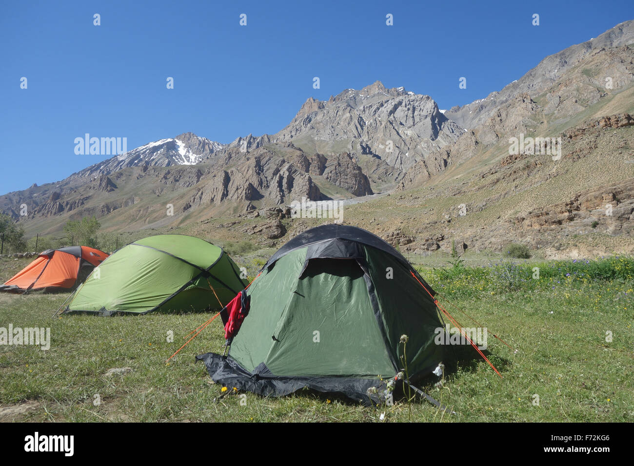 Camping dans la vallée de Spiti à distance, l'Himachal Pradesh, Himalaya Banque D'Images