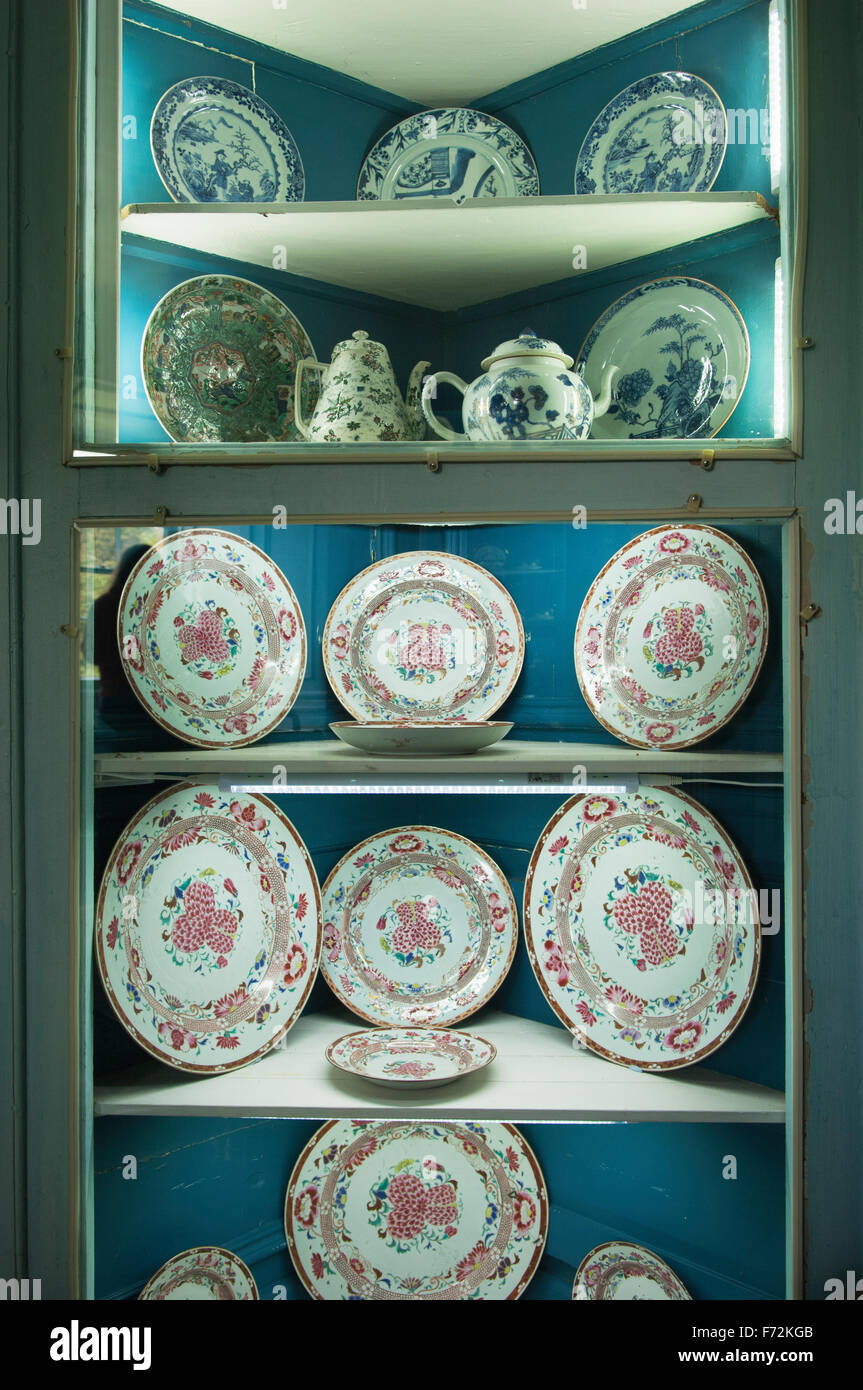 Collection de vaisselle à Traquair House, Innerleithen, Peeblesshire, Scottish Borders. Banque D'Images