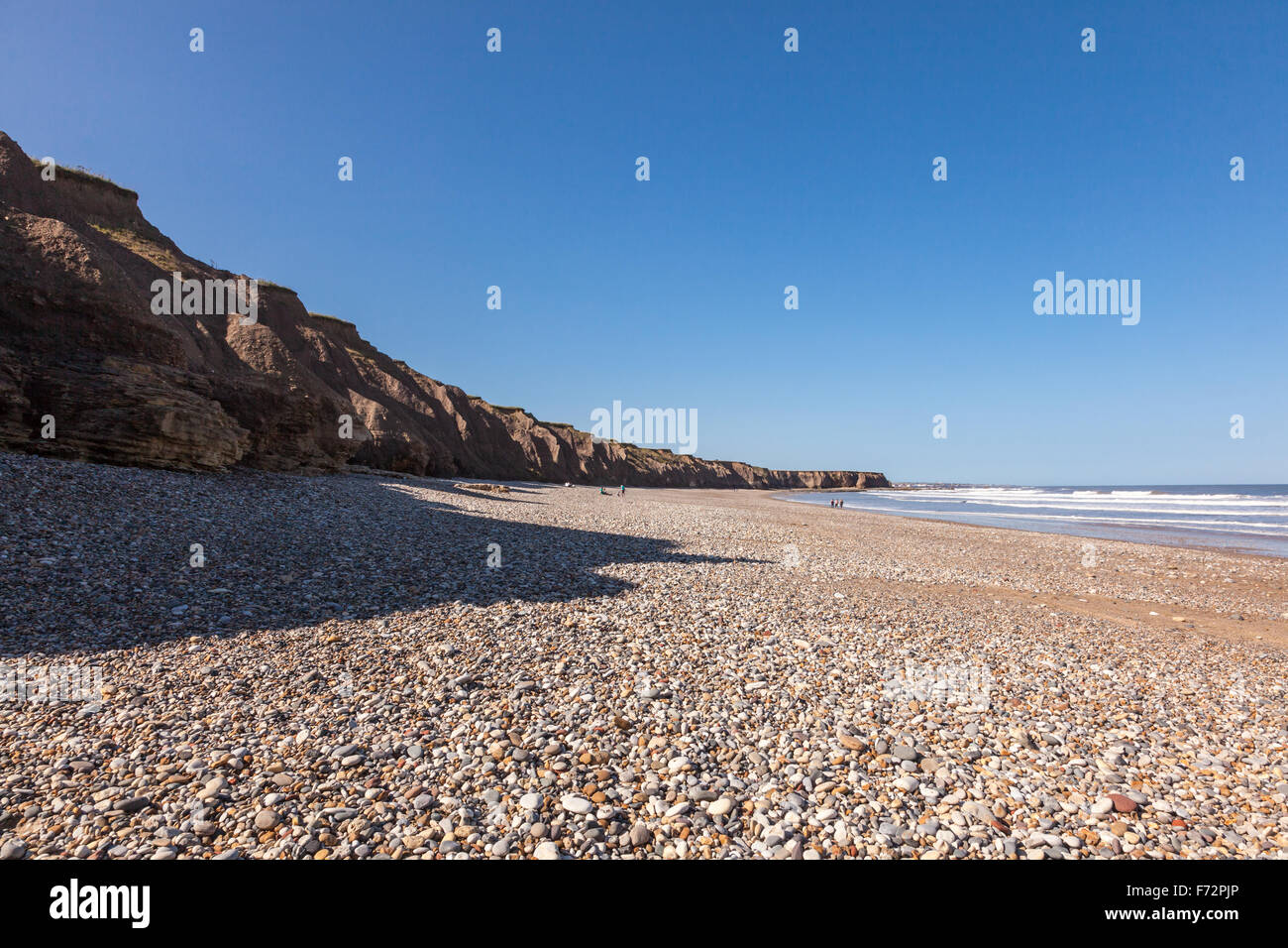 Vues sur la plage à Seaham, County Durham, à Sunderland. Les visiteurs apprécient le soleil de fin d'été. Banque D'Images