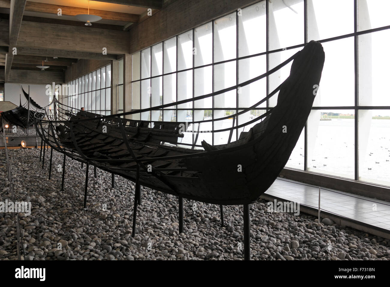 Musée des navires vikings de Roskilde est le musée national danois pour les navires, donne sur le fjord de Roskilde et fut construit en 1969. Banque D'Images