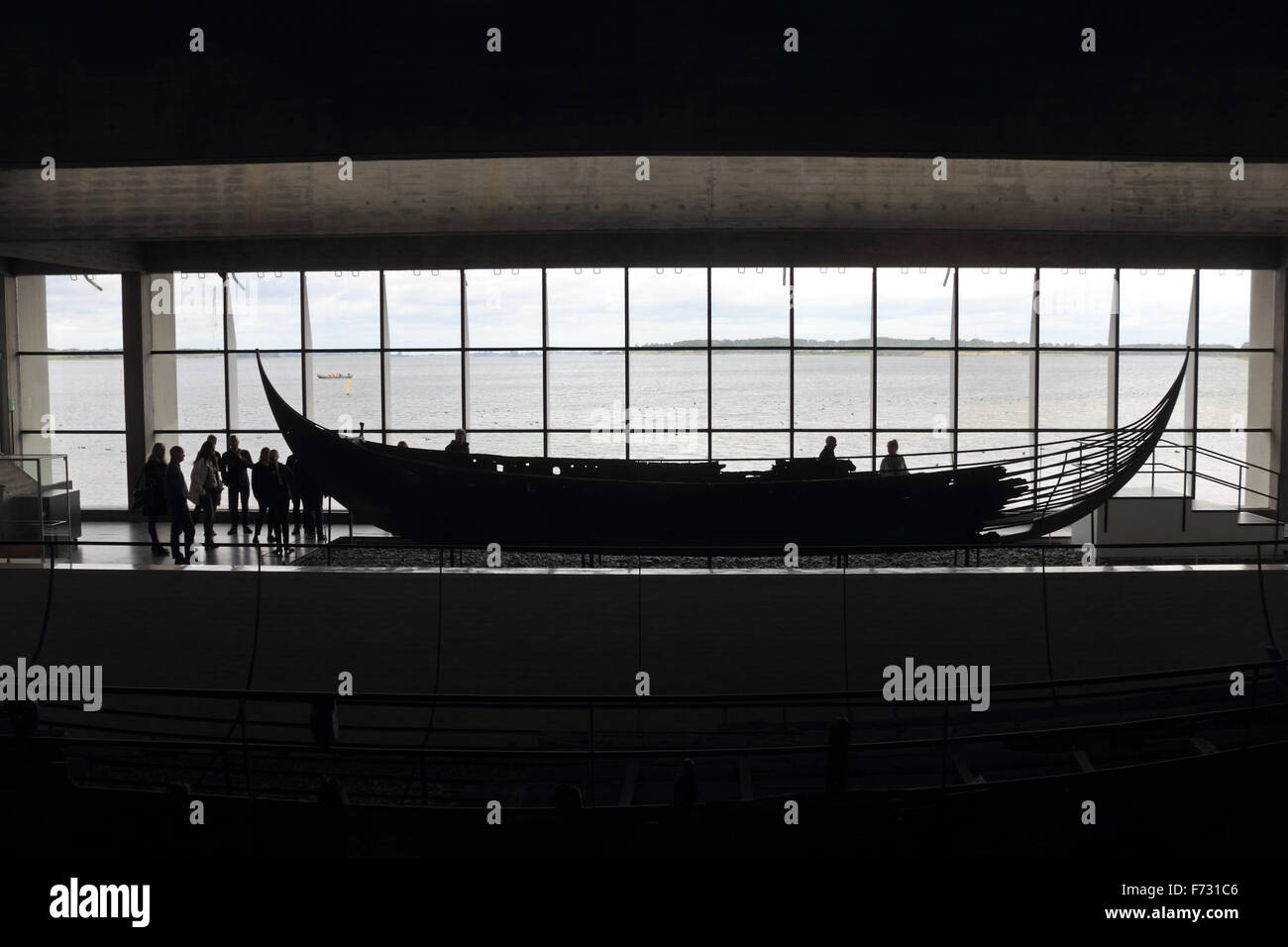 Musée des navires vikings de Roskilde est le musée national danois pour les navires, donne sur le fjord de Roskilde et fut construit en 1969. Banque D'Images