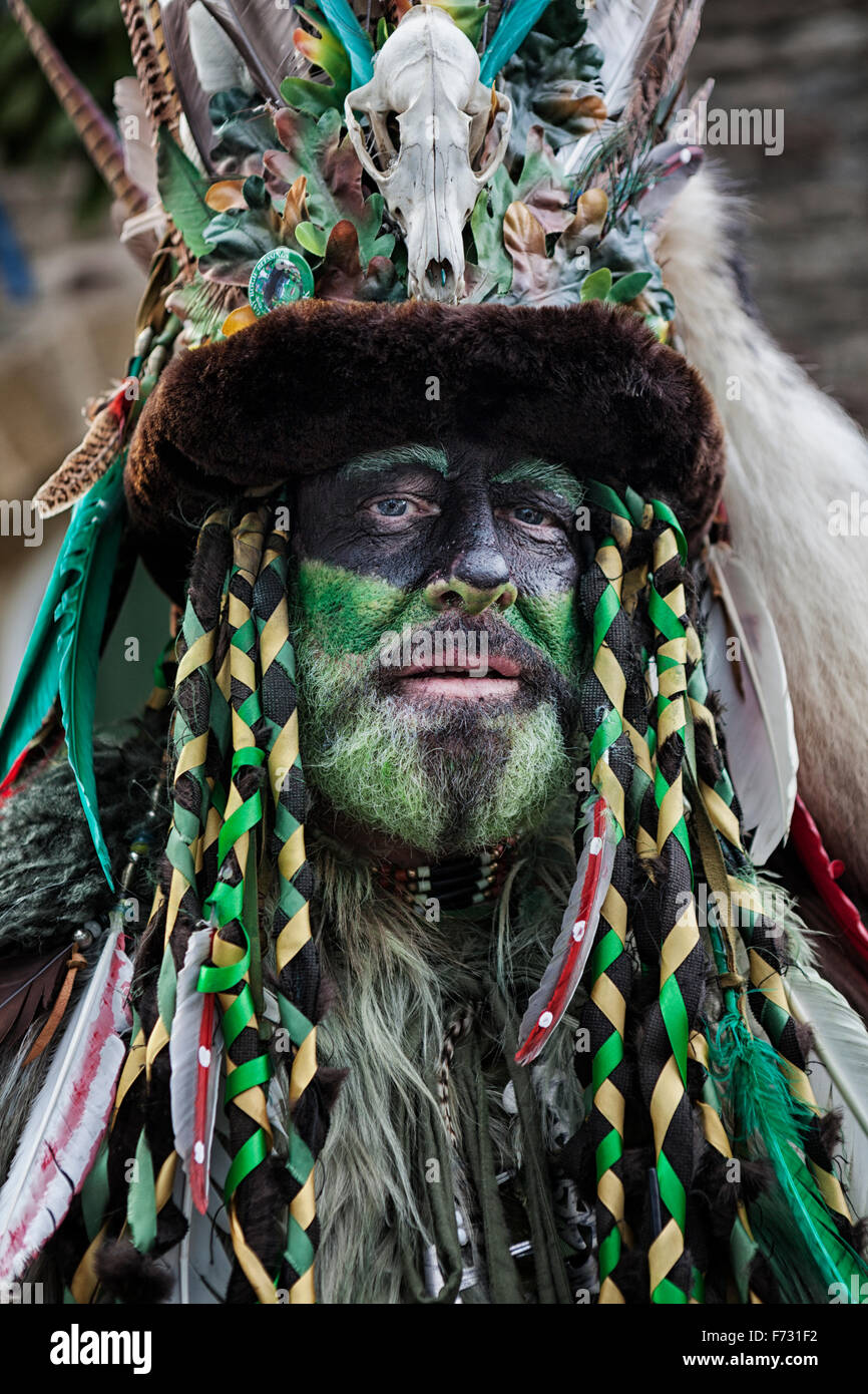 Homme habillé en costume de bogies à l'assemblée annuelle peut jour Jack in the Green festival, Hastings, East Sussex, England, UK Banque D'Images