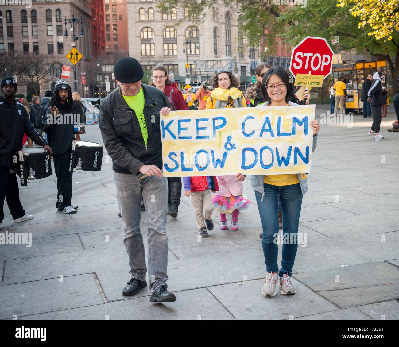 Les Newyorkais de mars City Hall Park le dimanche, Novembre 15, 2015