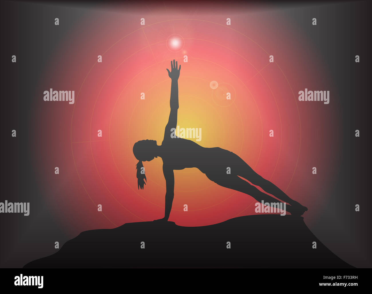 Une silhouette de femme yoga côté scène planche sur un fond de couleur sombre avec un regard noir Banque D'Images