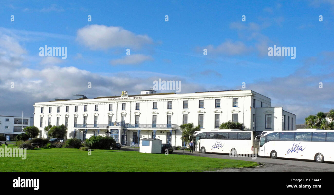 Le Royal Norfolk Hotel à Bognor Regis, West Sussex. Occupant un imposant, 3 étages, un édifice de style géorgien faisant face à la mer, cet hôtel classique est à quelques minutes de marche de la plage et à 3 minutes à pied de Bognor Pier. Banque D'Images Le Royal Norfolk Hotel à Bognor Regis, West Sussex. Occupant un imposant, 3 étages, un édifice de style géorgien faisant face à la mer, cet hôtel classique est à quelques minutes de marche de la plage et à 3 minutes à pied de Bognor Pier. Banque D'Images