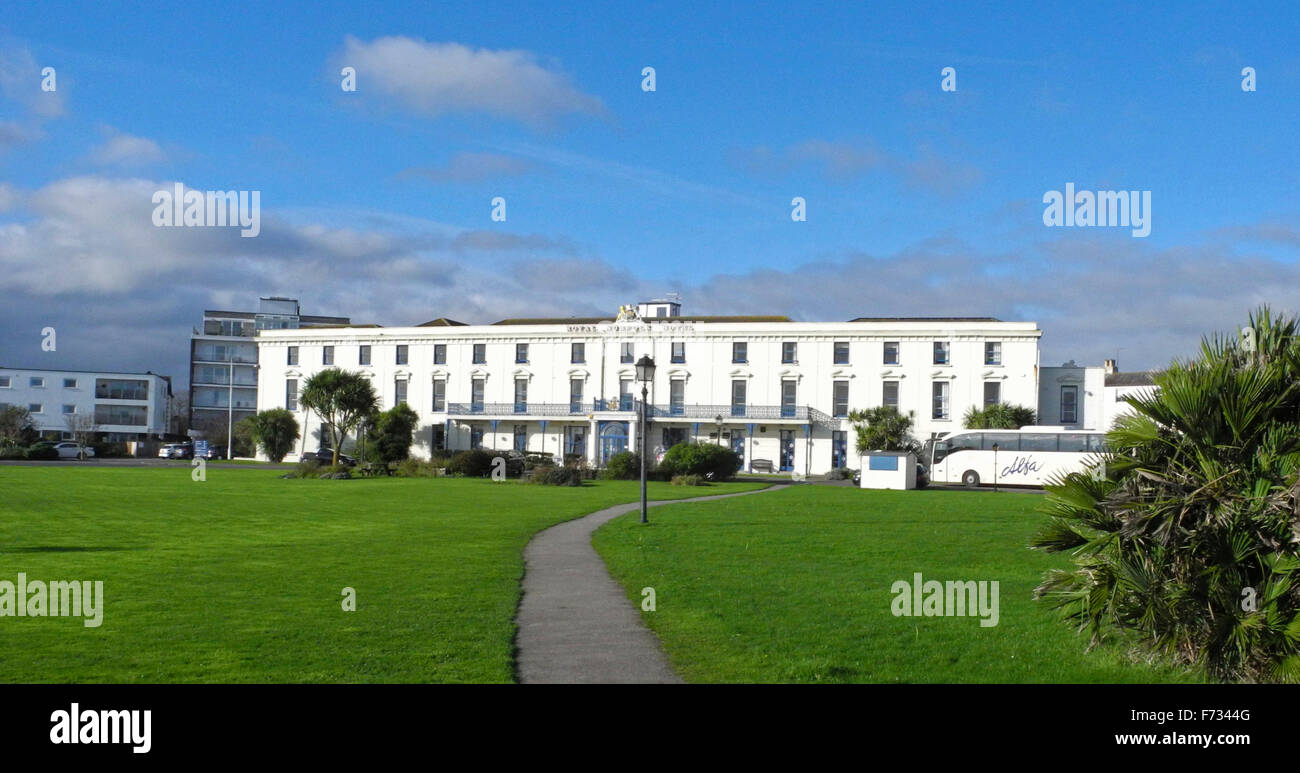 Le Royal Norfolk Hotel à Bognor Regis, West Sussex. Occupant un imposant, 3 étages, un édifice de style géorgien faisant face à la mer, cet hôtel classique est à quelques minutes de marche de la plage et à 3 minutes à pied de Bognor Pier. Banque D'Images Le Royal Norfolk Hotel à Bognor Regis, West Sussex. Occupant un imposant, 3 étages, un édifice de style géorgien faisant face à la mer, cet hôtel classique est à quelques minutes de marche de la plage et à 3 minutes à pied de Bognor Pier. Banque D'Images
