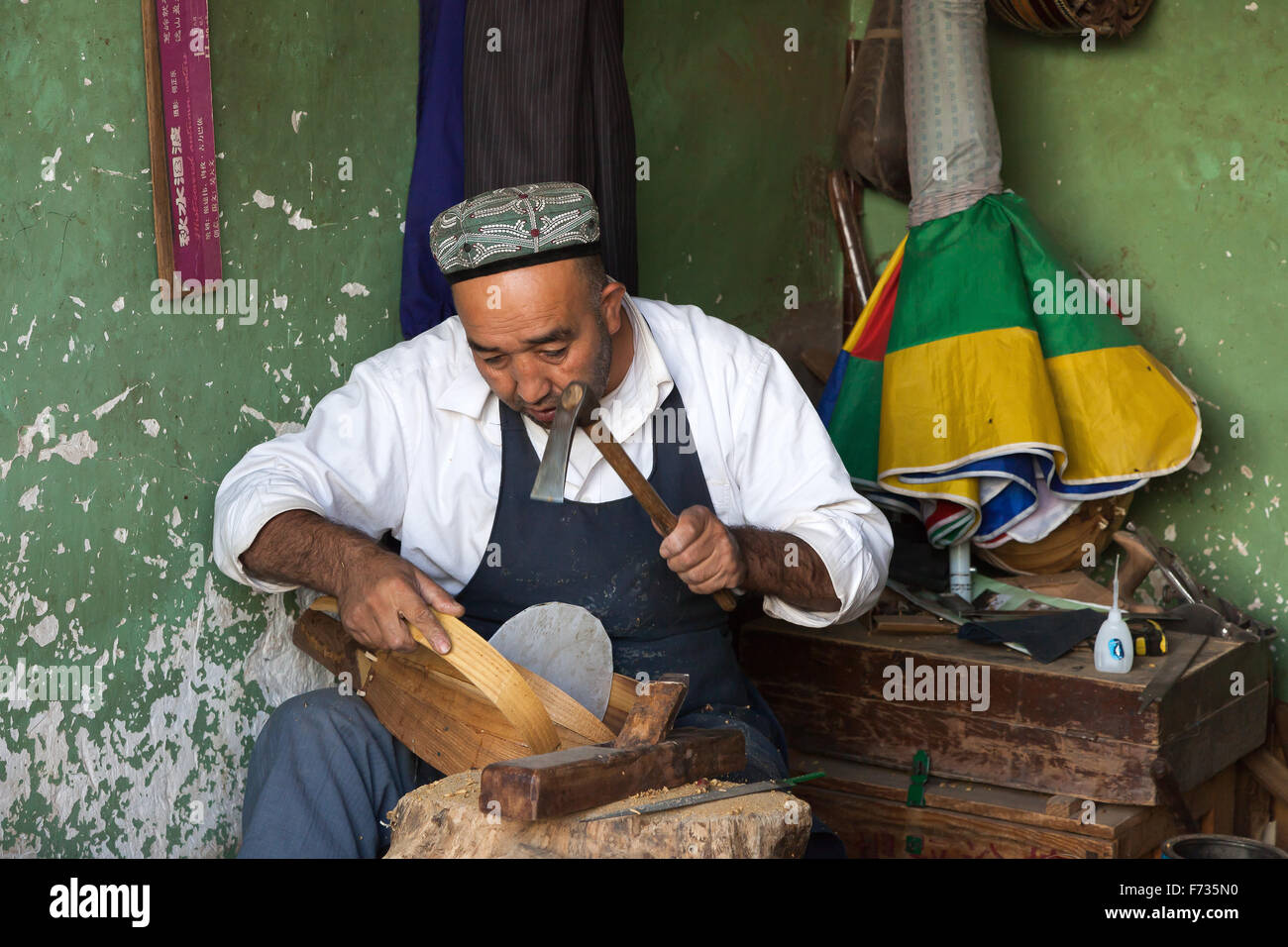 Instrument de musique faite à la main, la vieille ville de Kashgar, dans la Région autonome ouïgoure du Xinjiang, en Chine. Banque D'Images