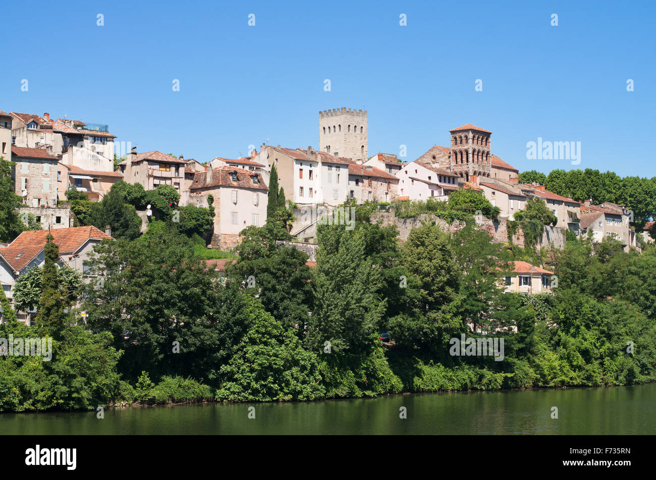 La vieille ville de Cahors vue de l'autre côté de la rivière Lot, Midi-Pyrénées, France, Europe Banque D'Images