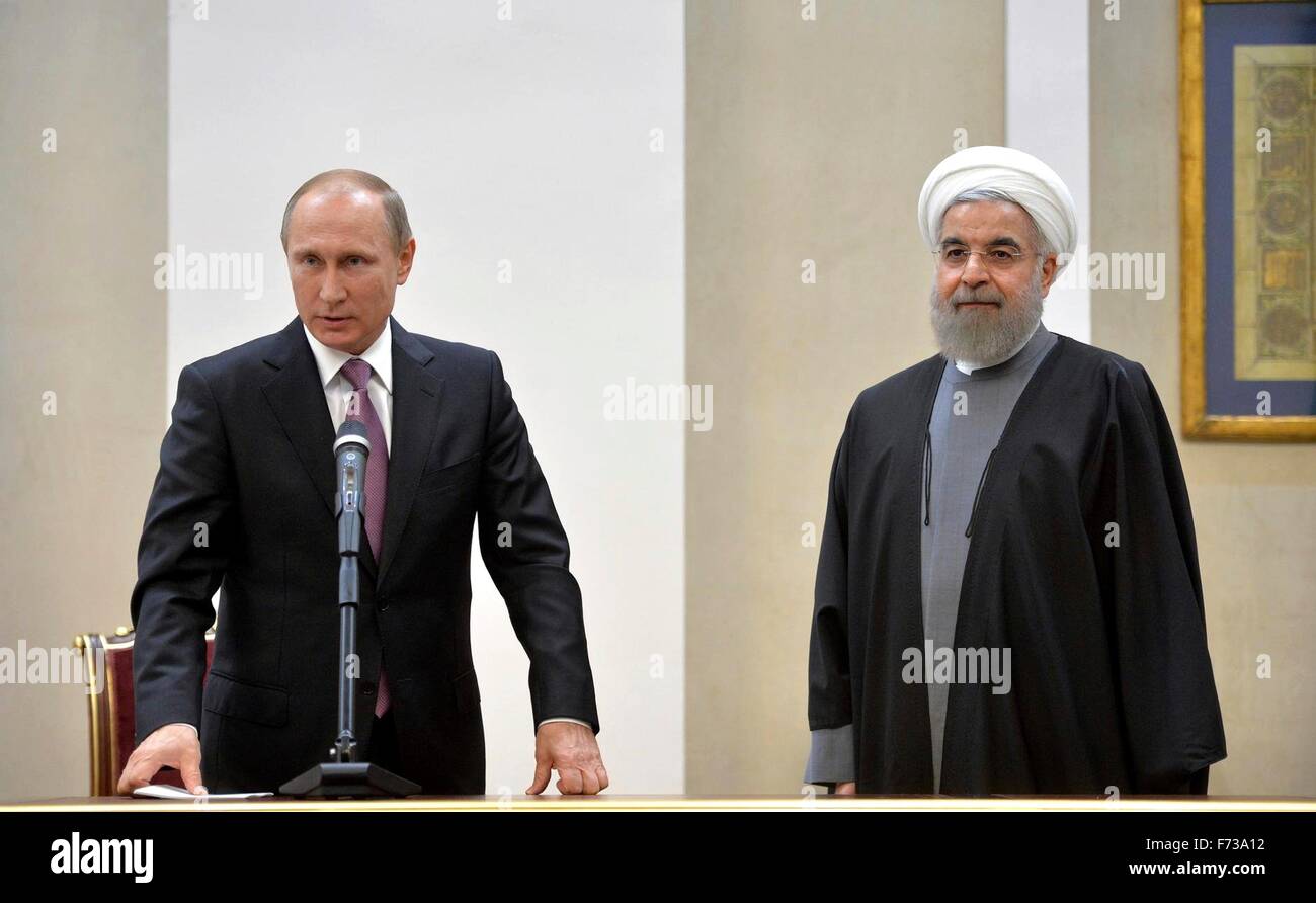 Téhéran, Iran. 23 novembre, 2015. Le président russe Vladimir Poutine et le président iranien Hassan Rohani lors d'une conférence de presse commune suite des pourparlers le 23 novembre 2015 à Téhéran, Iran. Banque D'Images