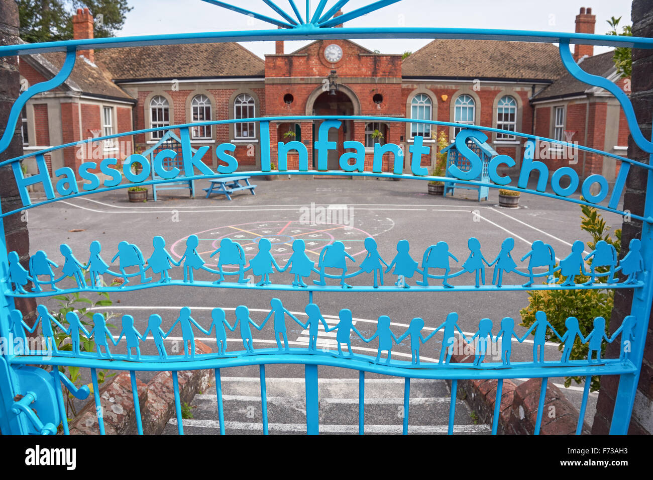 Enfant poufs School, West Sussex England United Kingdom UK Banque D'Images