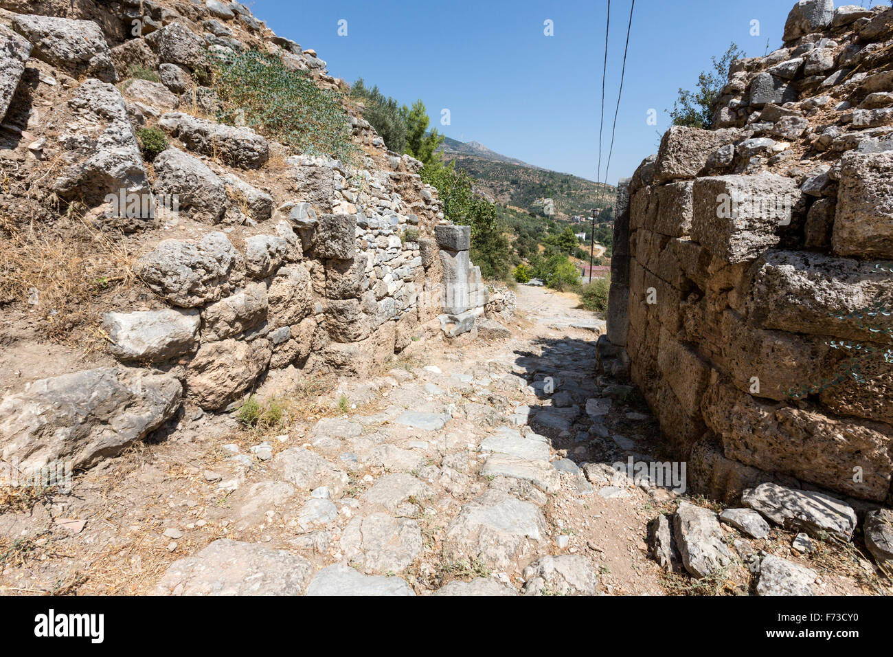 Porte de Priène, une ancienne cité grecque d'Ionie à la base d'un escarpement de Mycale. Banque D'Images