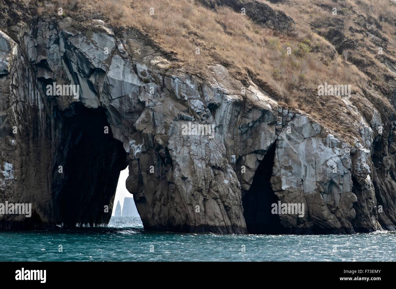 Avis de Kicker Rock depuis les falaises à Witch Hill, San Cristobal, Îles Galápagos Banque D'Images